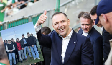 Karol Nawrocki na meczu A-klasy! Prezydent dotrzymał słowa i wrócił do Wolanowa