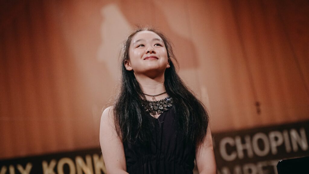 Tianyao Lyu podczas finału Konkursu Chopinowskiego 2025 w Warszawie – młoda pianistka, której występ  zachwycał