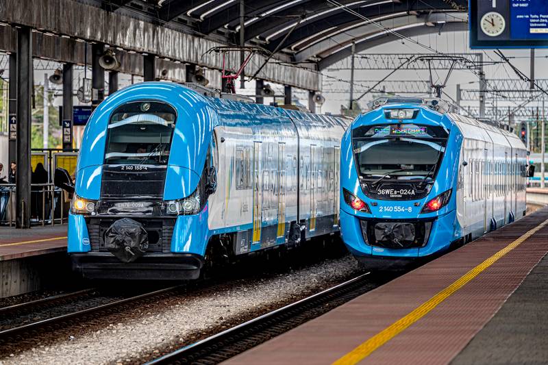 Seniorzy pojadą pociągami Kolei Śląskich za symboliczną złotówkę