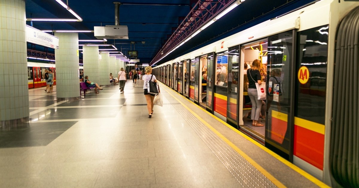 Problemy warszawskiego metra. Linia M1 kursowała na skróconej trasie - Onet