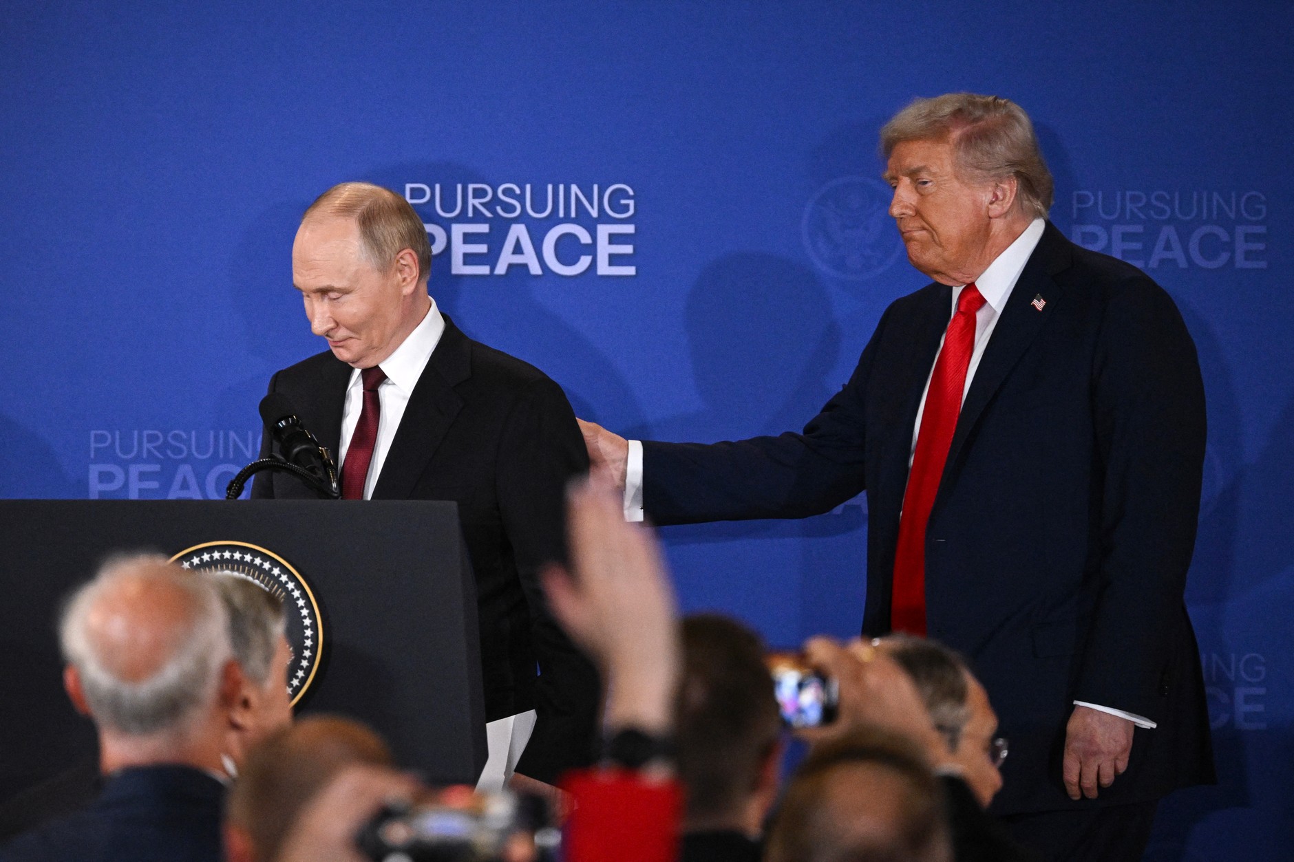Władimir Putin i Donald Trump podczas szczytu na Alasce, 15 sierpnia 2025 r.