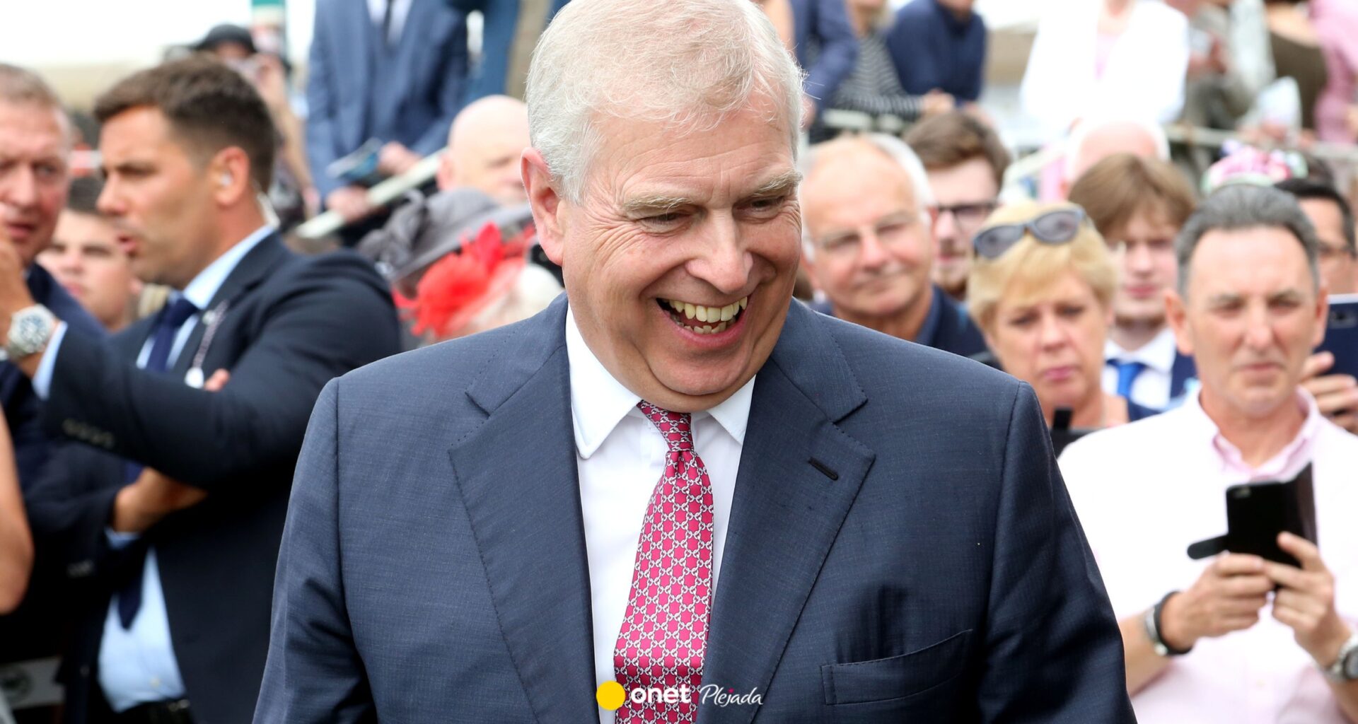 Książę Andrzej nie studiował i nigdzie nie pracował. Skąd ma pieniądze na życie?