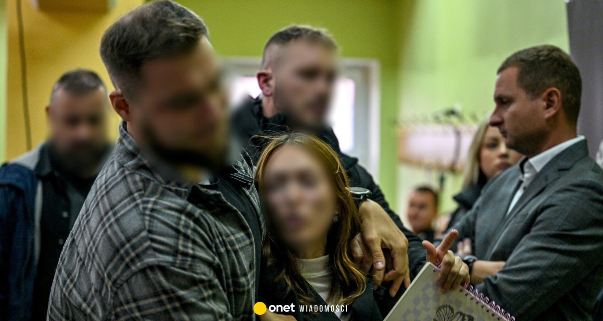 Kobieta wyprowadzona ze spotkania z Radosławem Sikorskim. Mamy stanowisko SOP