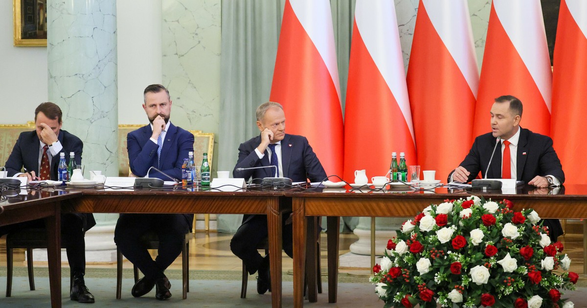 lider zaufania w najnowszym sondażu CBOS