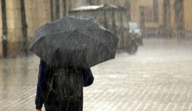 Deszcz, śnieg i silny wiatr. Wydano ostrzeżenia