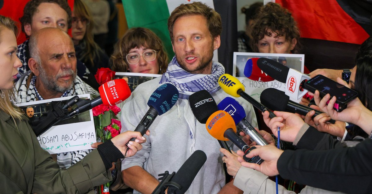Polacy z flotylli humanitarnej wrócili do kraju. Franciszek Sterczewski uderza w Radosława Sikorskiego