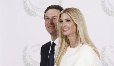 Ivanka Trump (P), córka prezydenta Stanów Zjednoczonych Donalda Trumpa, i jej mąż Jared Kushner podczas ceremonii powitalnej na szczycie w Szarm el-Szejk w Egipcie, 13 października 2025 r.