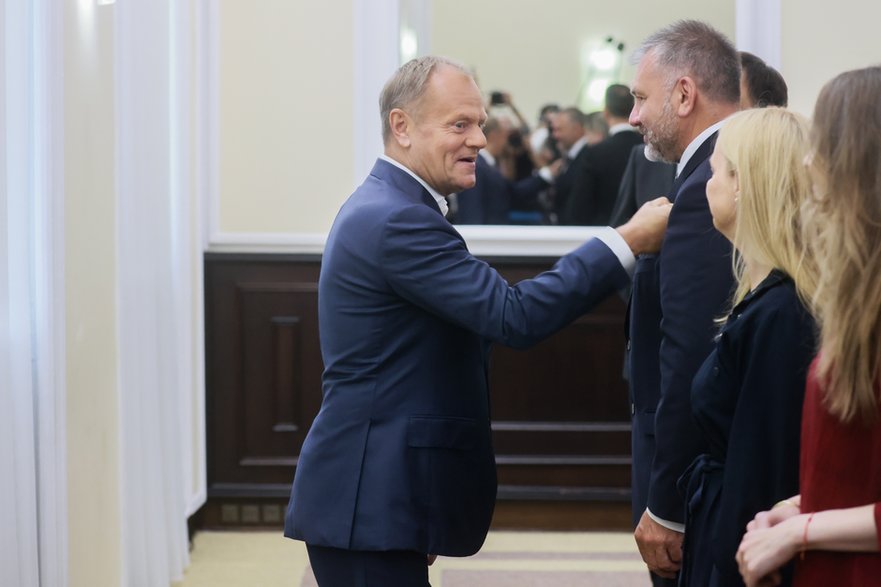 Donald Tusk i Waldemar Żurek podczas posiedzenia rządu, 25 lipca 2025 r.