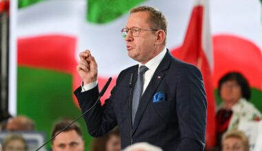 Przed sprzedażą działki pod CPK politycy PiS kupowali gadżety kampanijne od Dawtony