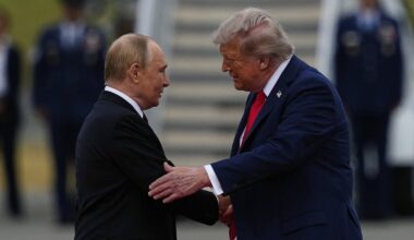 Prezydent Donald Trump wita prezydenta Rosji Władimira Putina. Alaska, Stany Zjednoczone, 15 sierpnia 2025 r.