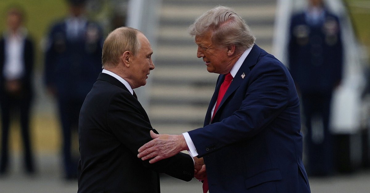 Prezydent Donald Trump wita prezydenta Rosji Władimira Putina. Alaska, Stany Zjednoczone, 15 sierpnia 2025 r.