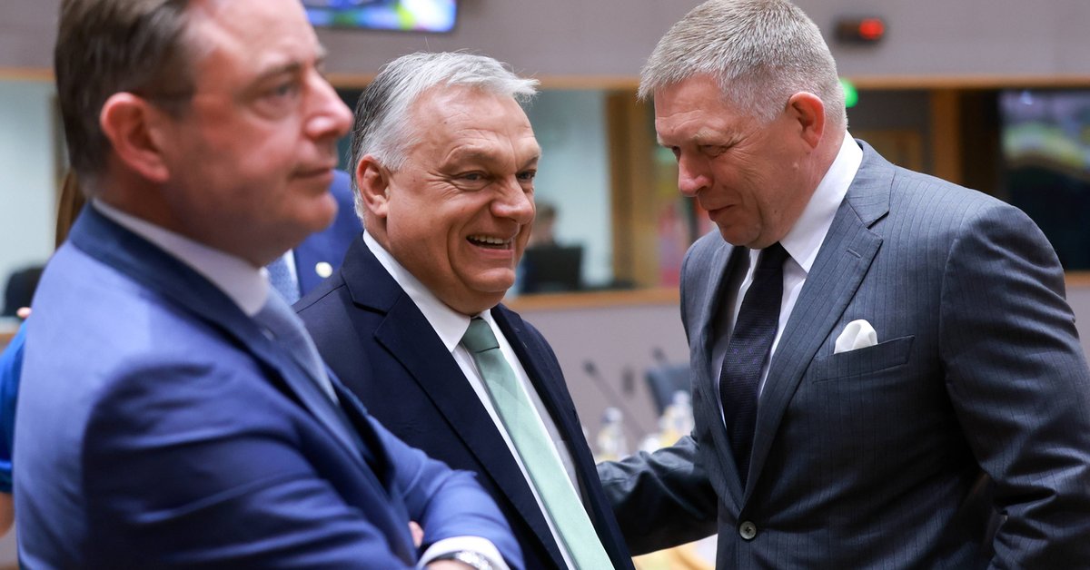 Bart De Wever, premier Belgii, Viktor Orban, premier Węgier, i Robert Fico, premier Słowacji, na szczycie Rady Europejskiej w Brukseli, 26 czerwca 2025 r.