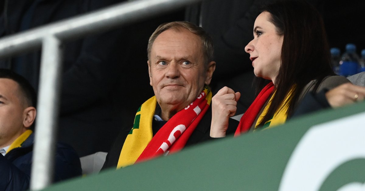 Donald Tusk reaguje na hasła podczas meczu reprezentacji. "Mam do niego słabość" - Onet