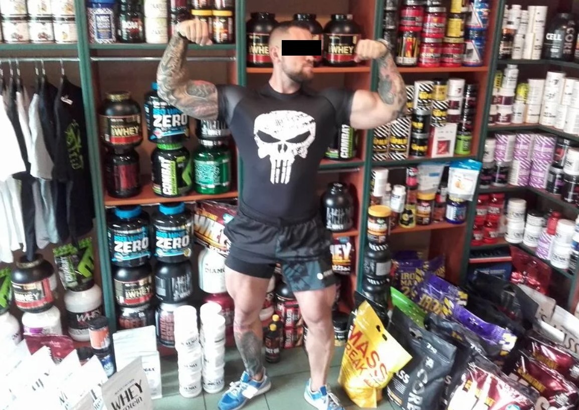 Krzysztof S. pseud. "Słowik" w prowadzonym przez siebie sklepie z suplementami w Dzierżoniowie