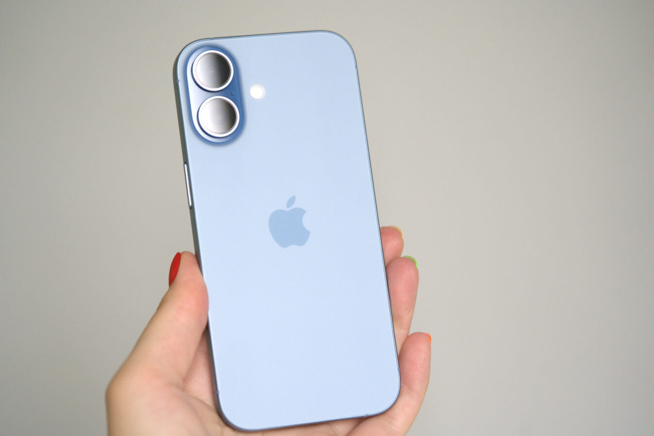 Recenzja iPhone’a 17. Wyjątkowo atrakcyjny