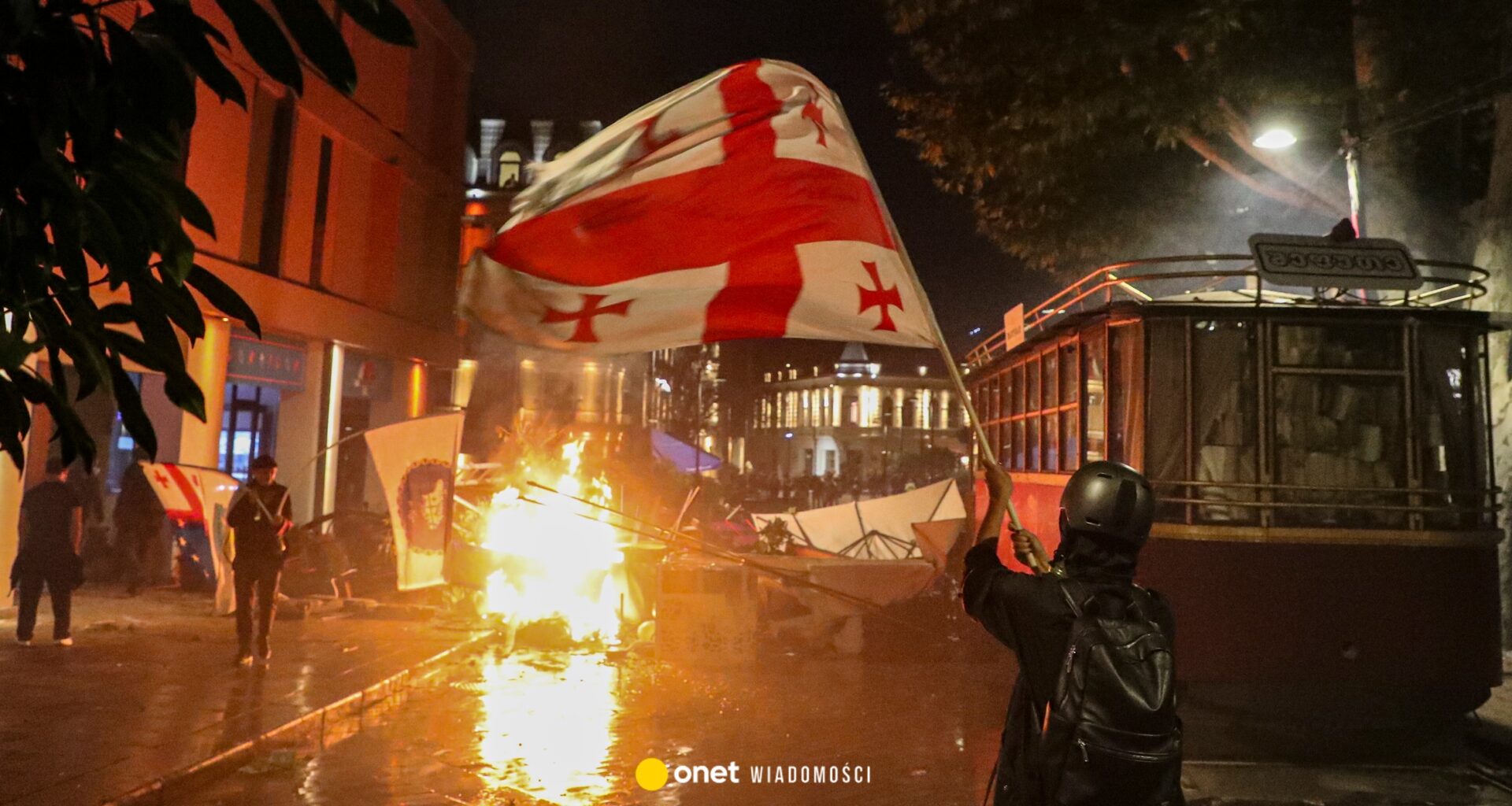 "Uciekajcie, uciekajcie, rozpoczęła się rewolucja!". W Gruzji rozgrywa się dramat. "Nie chcemy tego rządu"