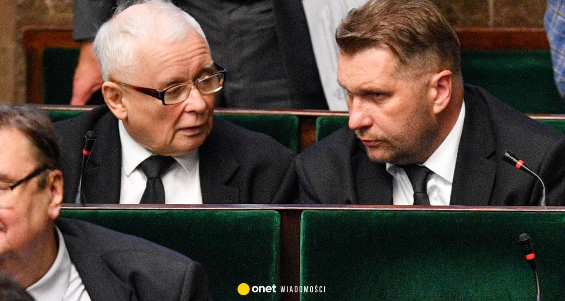 Jarosław Kaczyński widzi w Czarnku premiera. W PiS huczy: "Przemek musi uważać"