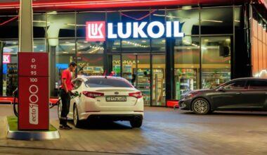 Sankcje USA na Łukoil. Gigant ogłasza najbardziej radykalną decyzję