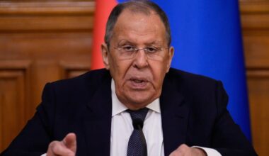 Siergiej Ławrow odgraża się Radosławowi Sikorskiemu. Chodzi o lot Putina do Budapesztu - Onet