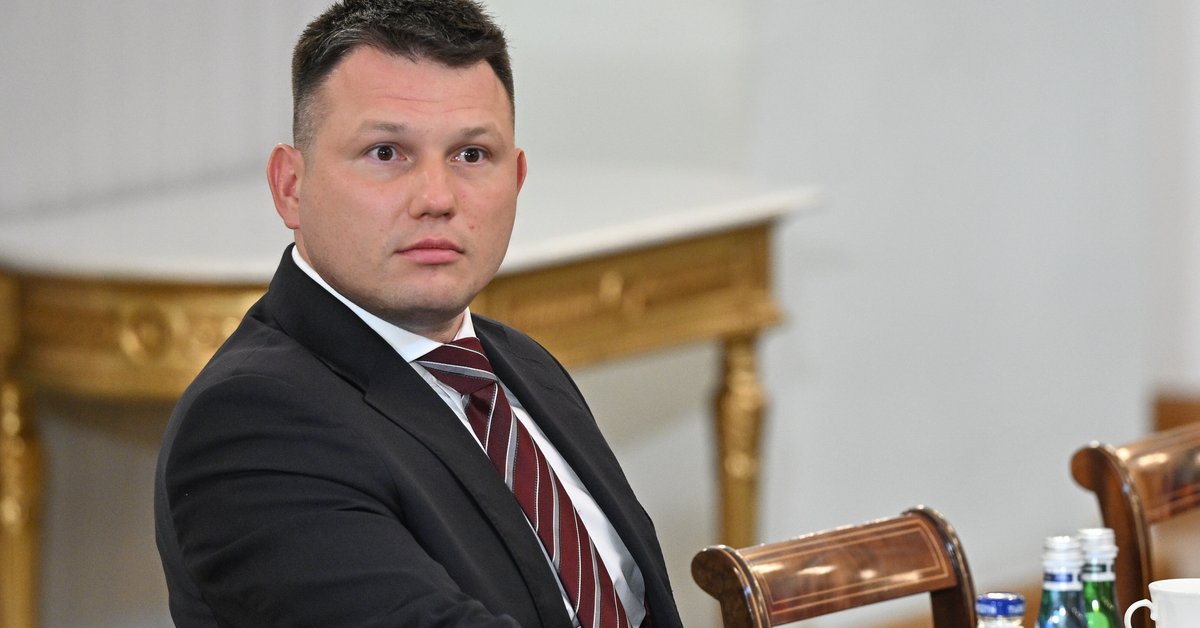 Sławomir Mentzen broni dostępu do alkoholu w Sejmie. "Tak można przynajmniej poznać posłów"