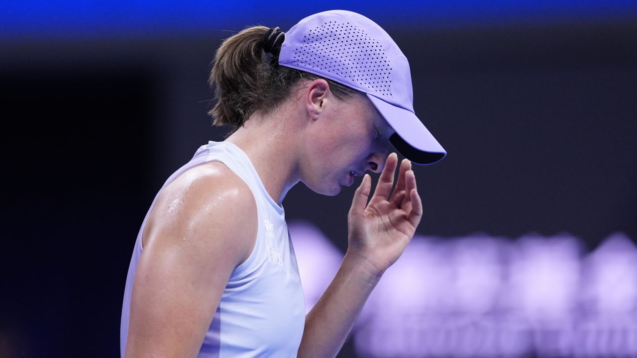 WTA Pekin. Iga Świątek odpadła z turnieju po porażce z Emmą Navarro - sport.tvp.pl