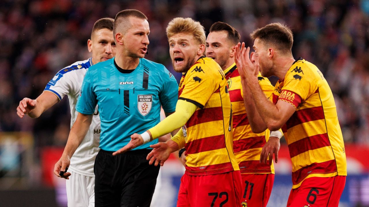 Skandal sędziowski po meczu Górnik – Jagiellonia. Ostra reakcja Kolegium Sędziowskiego PZPN - sport.tvp.pl