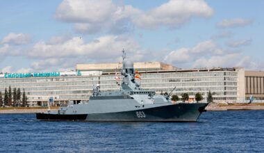 Amur z Floty Czarnomorskiej już w Kronsztadzie. Rosja unika otwartych wód