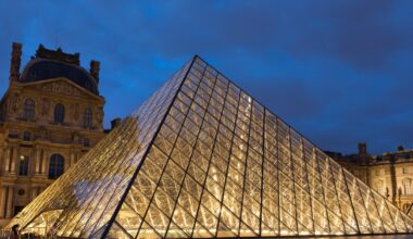 Zuchwały napad na Luwr i klejnoty koronne. Nowe informacje od prokuratury - Onet