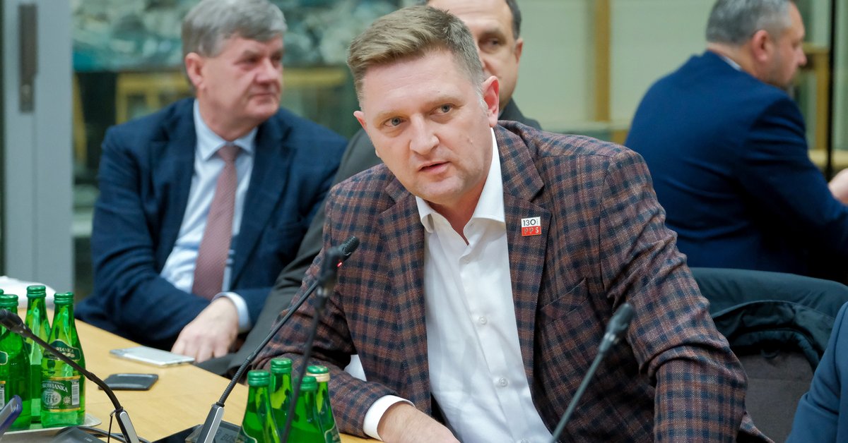 "Fronty Wojny": Wojskowe dokumenty znalezione na śmietniku. Gość podcastu: włos się jeży na głowie