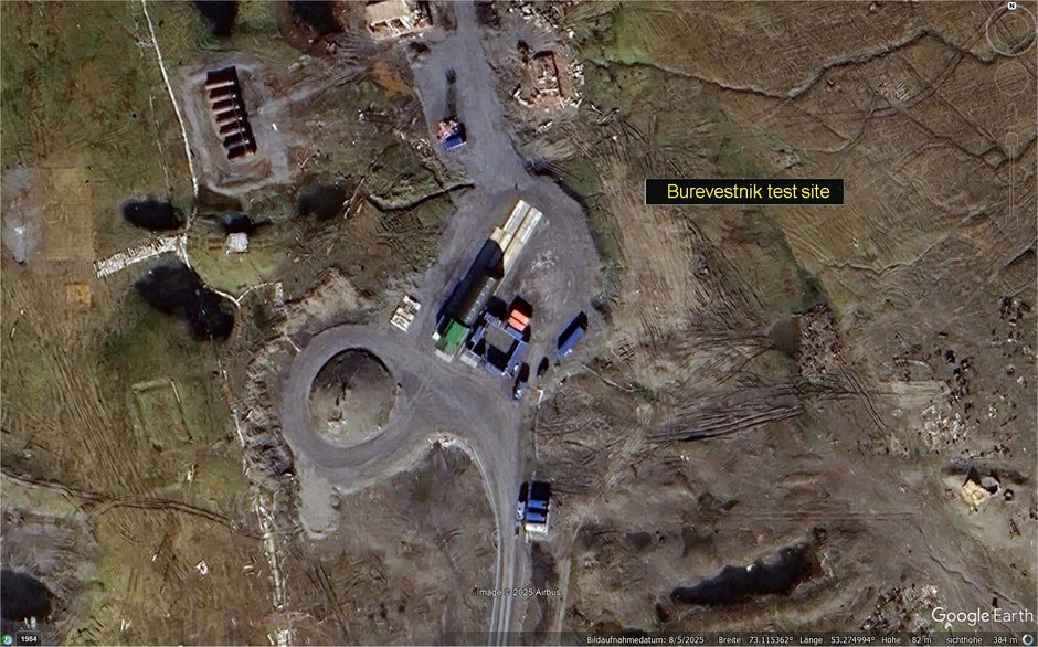 Satelitarne zdjęcie wyrzutni Buriewiestnikika zlokalizowanej na terenie bazy Pankowo na Nowej Ziemi nad Morzem Barentsa.