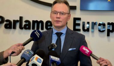 Włodarze Nowego Sącza do dymisji? Europoseł: afera bez precedensu