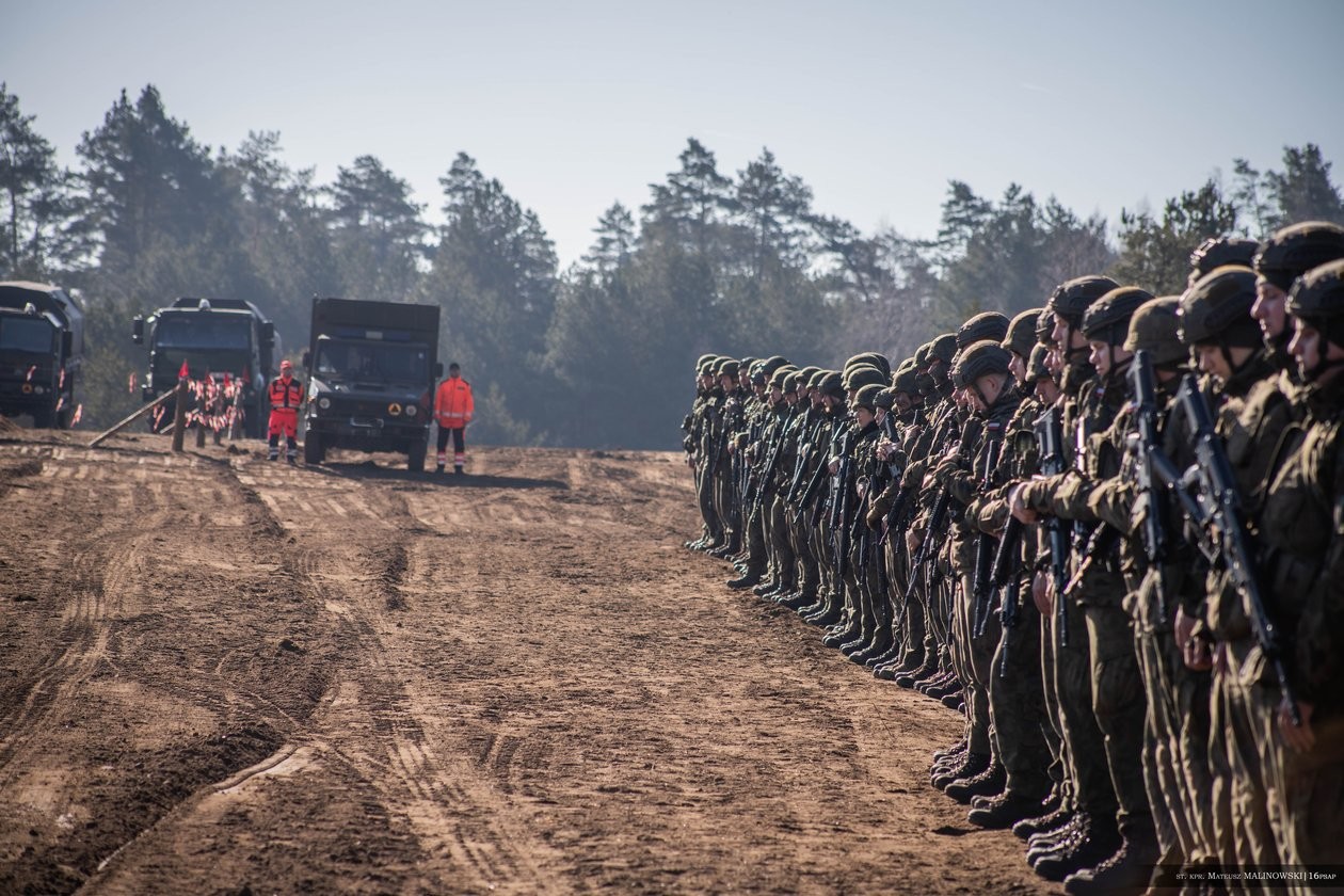 Żołnierze 16 Pułku Saperów podczas szkolenia