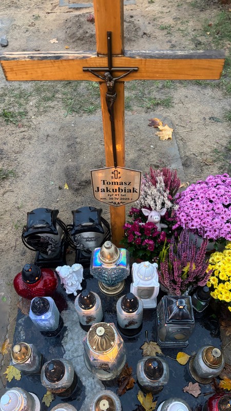 Grób Tomasza Jakubiaka na Cmentarzu Komunalnym Północnym w Warszawie 