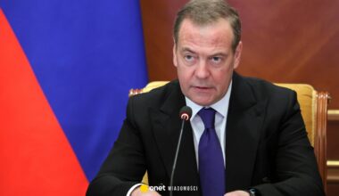 Dmitrij Miedwiediew ostro o decyzjach Donalda Trumpa. "Ścieżka wojny z Rosją"