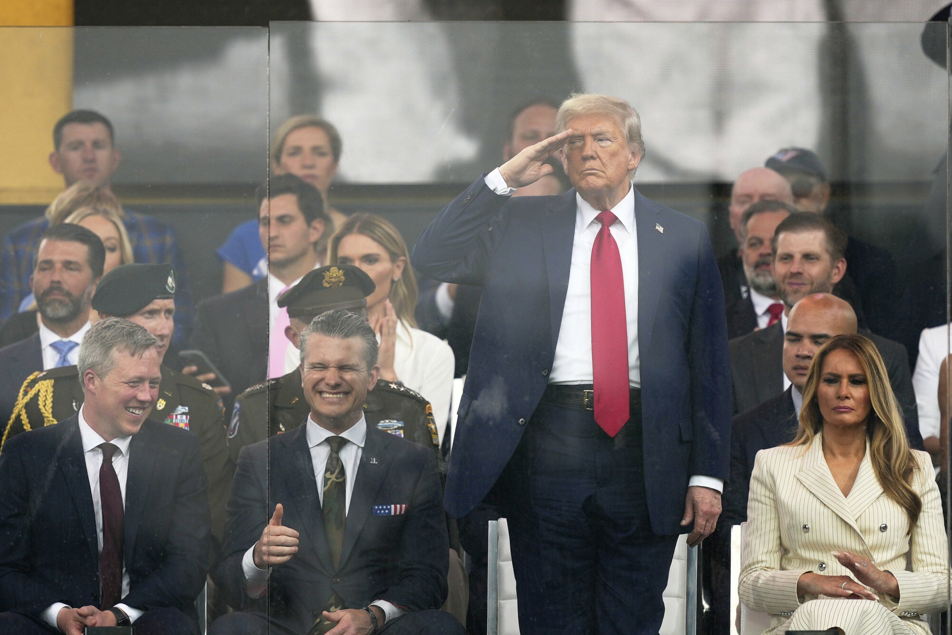 Donald Trump podczas wielkiej defilady wojskowej w Waszyngtonie, 14 czerwca 2025 r.