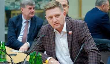 "Fronty Wojny": Wojskowe dokumenty znalezione na śmietniku. Gość podcastu: włos się jeży na głowie