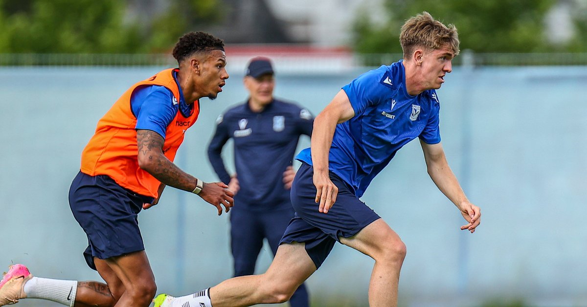 Niels Frederiksen obserwuje trening Lecha Poznań