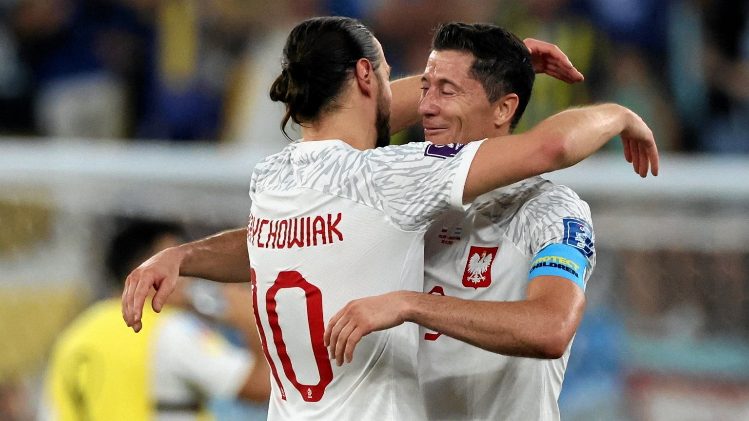 Trzy słowa. Tak Lewandowski zareagował na decyzję Krychowiaka Piłka nożna