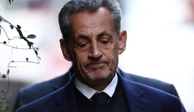 Tak wyglądał pierwszy dzień Sarkozy'ego w więzieniu. Ma dostawać groźby - Plotek.pl
