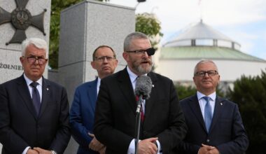 Wiemy, co się działo na zamkniętych obradach partii Brauna. Temat: pieniądze