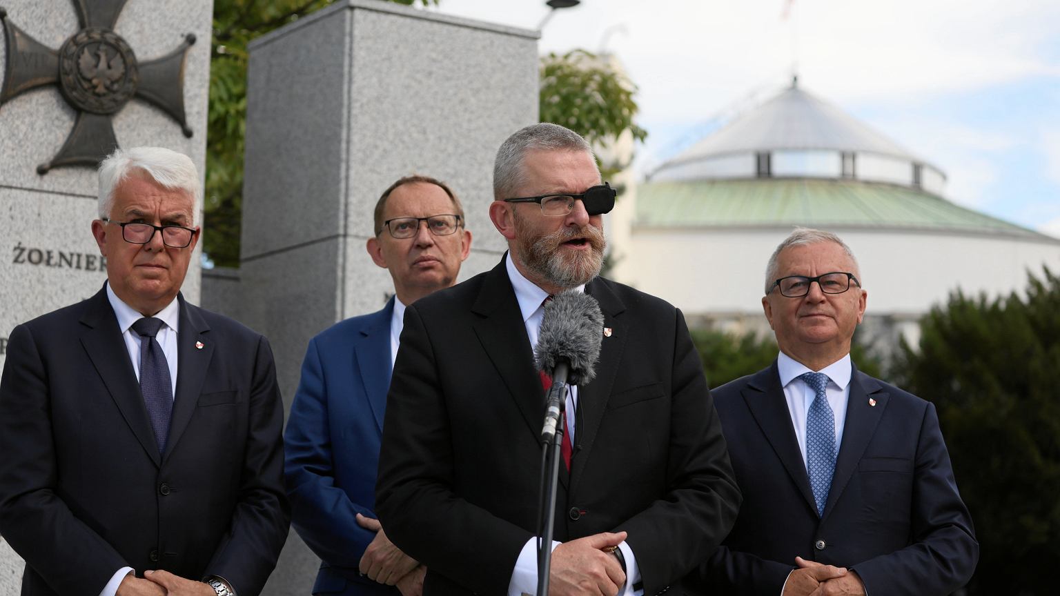 Wiemy, co się działo na zamkniętych obradach partii Brauna. Temat: pieniądze