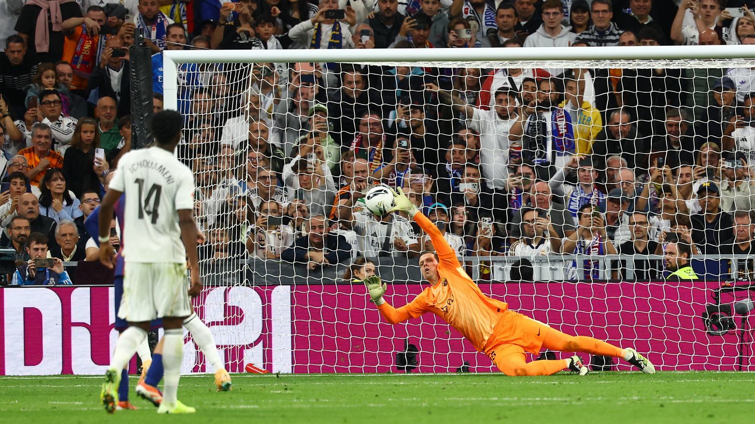 Tak Hiszpanie wyróżnili Szczęsnego po tym, co zrobił w El Clasico Piłka nożna