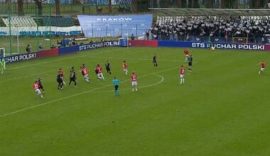 Takich derbów Krakowa nie było od 28 lat. Zdecydował gol 'stadiony świata'! Piłka nożna