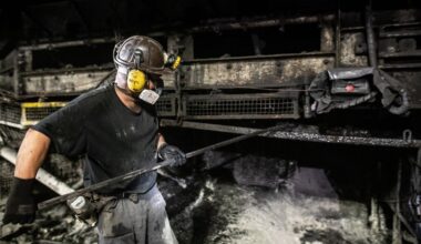 Górnicy dostaną potężne odprawy i pięć lat płatnego urlopu. Rząd przyjął ustawę