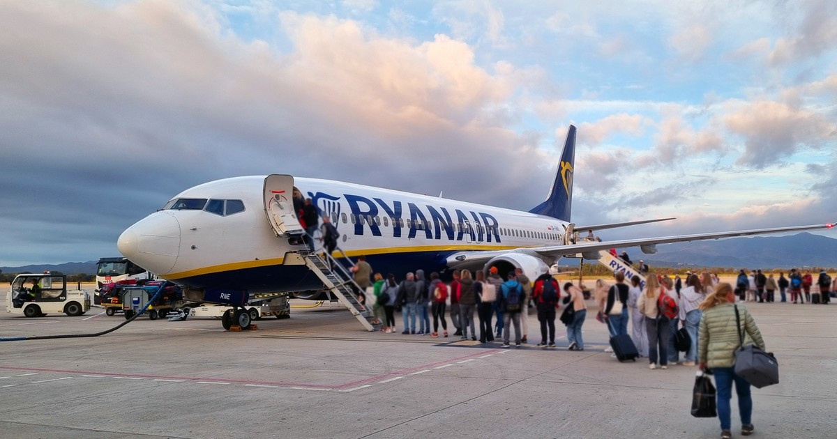 Ryanair stawia na cyfrowe karty pokładowe. Papierowe bilety znikną jesienią