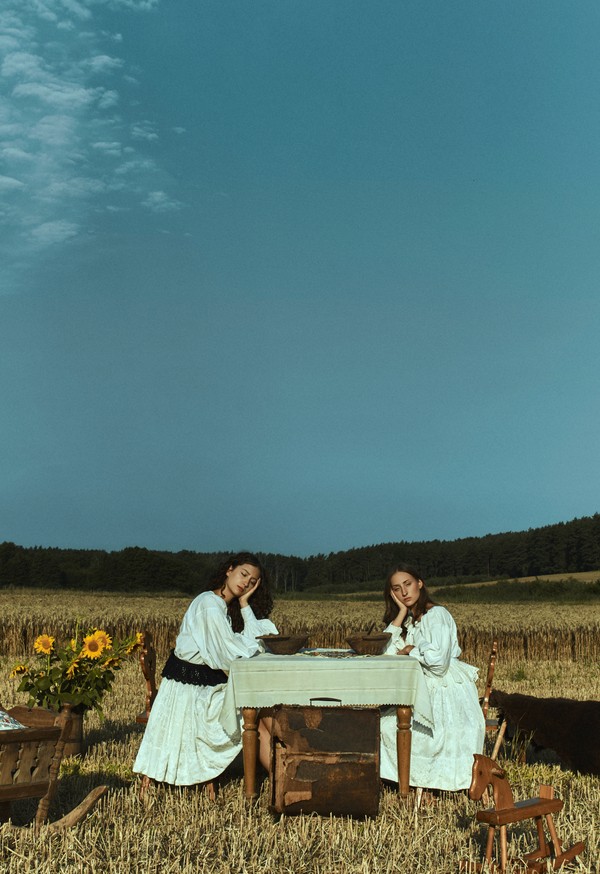 Dwie bohaterki sesji symbolizują dwie Łemkowyny