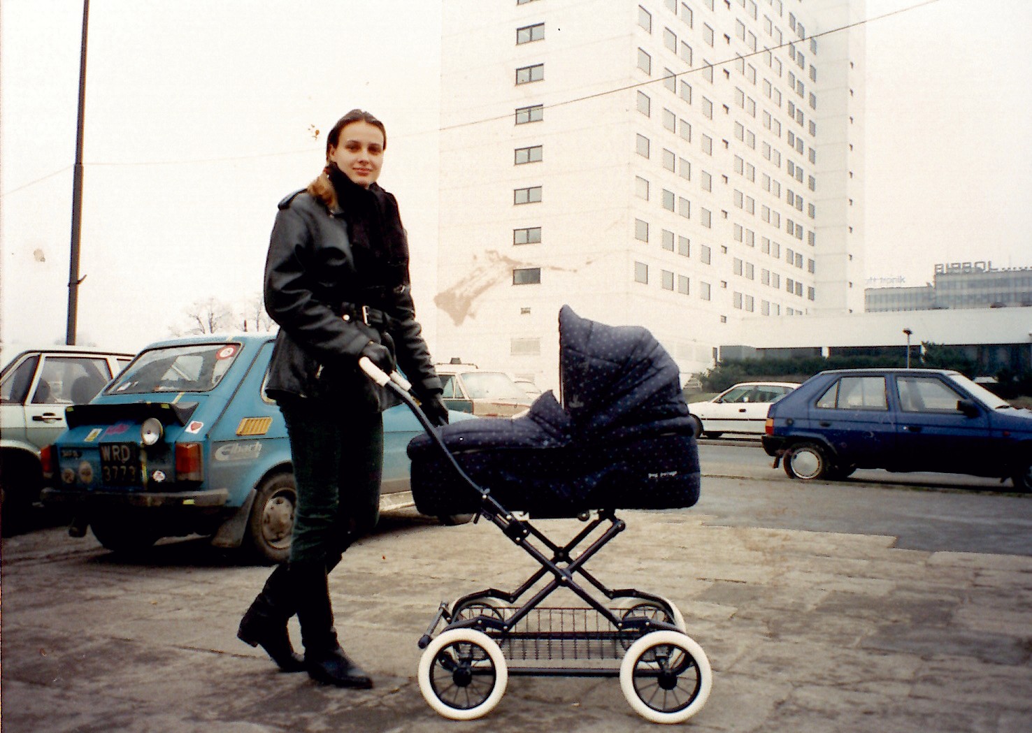 Miss z malutką córeczką w wózku