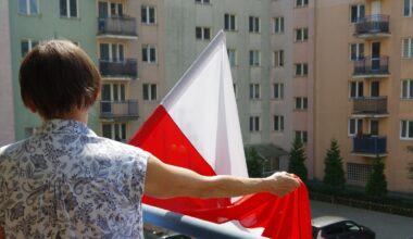Wywieszanie flagi 11 listopada - za co grozi kara? Tego nie wolno robić