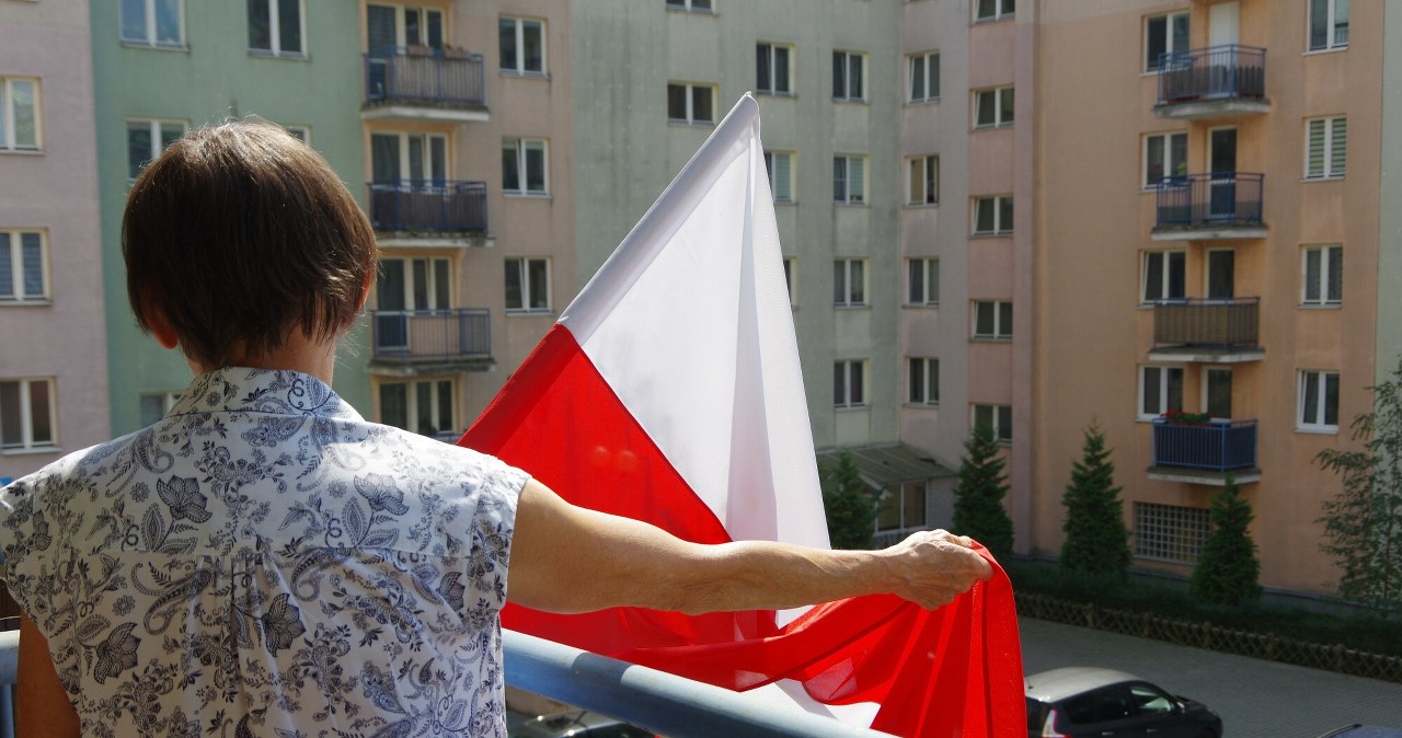 Wywieszanie flagi 11 listopada - za co grozi kara? Tego nie wolno robić