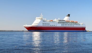 Korea Południowa: Prom z 267 osobami na pokładzie osiadł na mieliźnie. Akcja ratunkowa